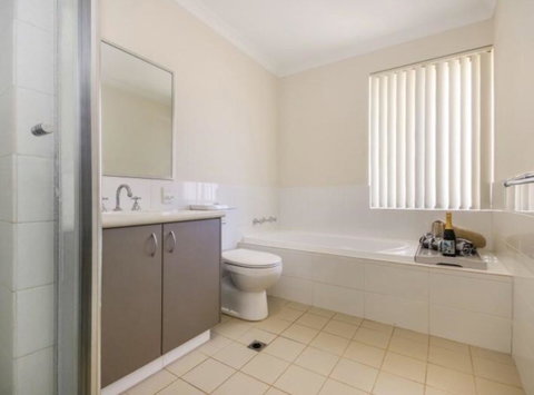 Holiday Home Near Perth City / Airport / Stadium / Casino - Accommodation Tasmania 13