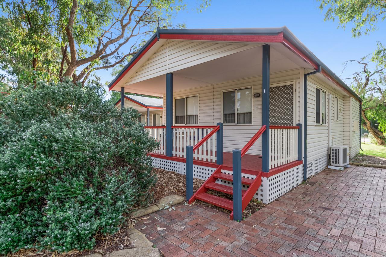 Henderson WA Accommodation Tasmania