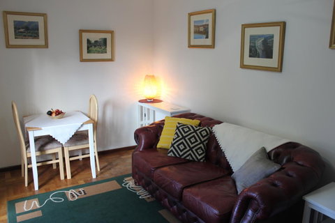 Jacaranda Hideaway Bed & Breakfast - Accommodation Tasmania 6