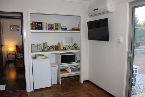 Jacaranda Hideaway Bed & Breakfast - Accommodation Tasmania 4