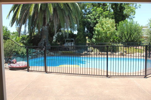 Jacaranda Hideaway Bed & Breakfast - Accommodation Tasmania 9