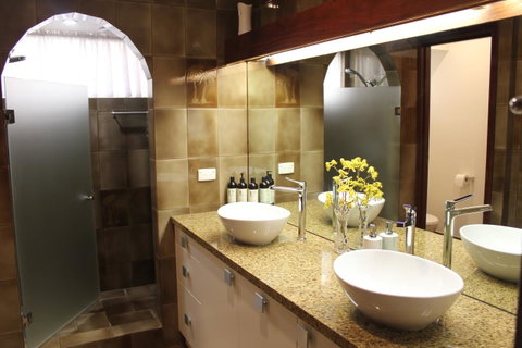 Jacaranda Hideaway Bed & Breakfast - Accommodation Tasmania 7