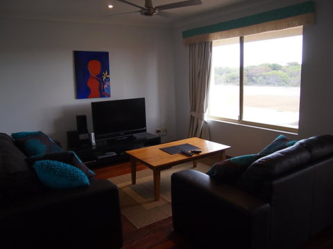 Beach Place @ Leeman - Accommodation Tasmania 8