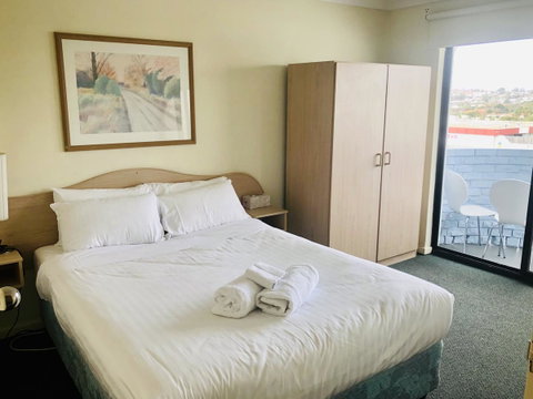 West Beach Lagoon 114 â€“ Ocean Views - Accommodation Tasmania 6