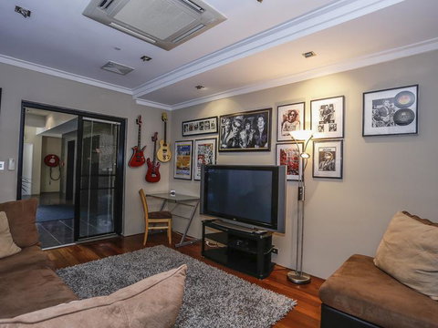 New York On King - Accommodation Tasmania 15