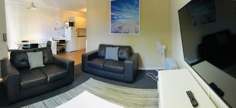 West Beach Lagoon 107 - Great Value - Accommodation Tasmania 5