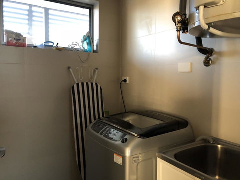 Gerring Court With Free 1 Car Bay Parking - Accommodation Tasmania 16