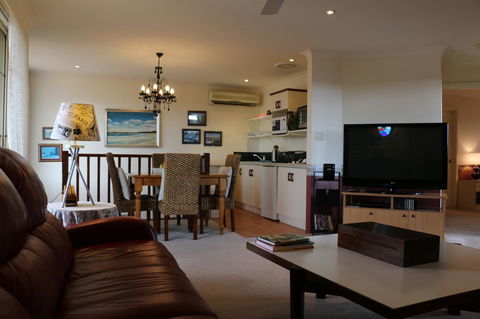 Crossland House - Accommodation Tasmania 14