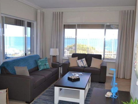 Caravel Beach House Mandurah - Accommodation Tasmania 24