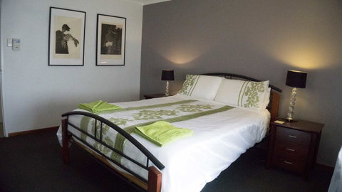 Relax, Bright & Airy Garden Villa - Accommodation Tasmania 18