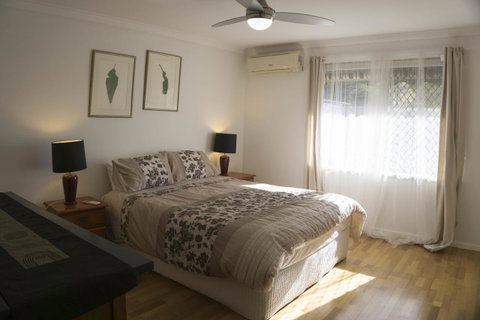 Relax, Bright & Airy Garden Villa - Accommodation Tasmania 3