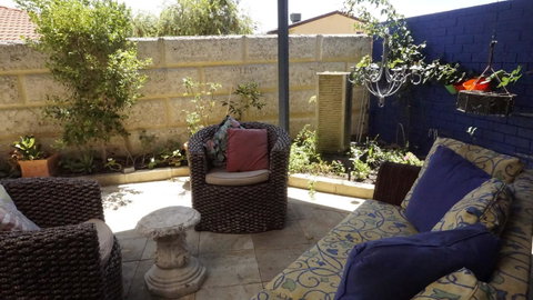 Relax, Bright & Airy Garden Villa - Accommodation Tasmania 0