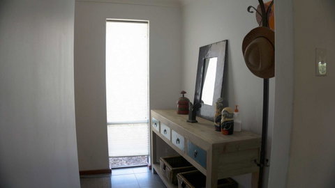 Relax, Bright & Airy Garden Villa - Accommodation Tasmania 21