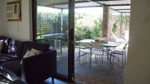 Relax, Bright & Airy Garden Villa - Accommodation Tasmania 29