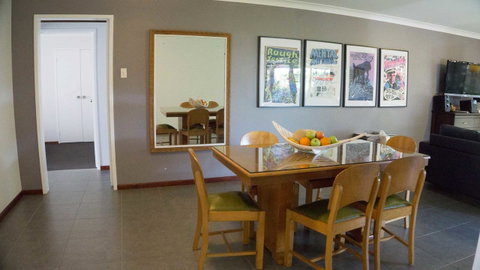 Relax, Bright & Airy Garden Villa - Accommodation Tasmania 15