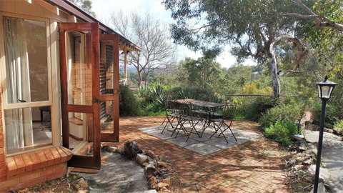 Eleebana Guest House - Accommodation Tasmania 1