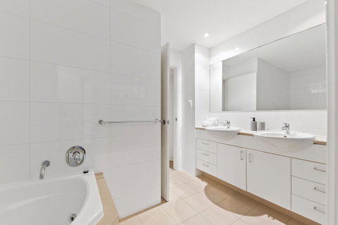 The Executive Penthouse - Accommodation Tasmania 10