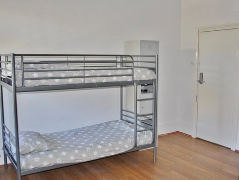 The Hive Hostel - Traveler Friendly, Passport Only - Accommodation Tasmania 35