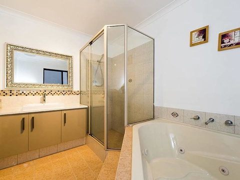 Highgate Modern Home (4 Mins To Perth City) - Accommodation Tasmania 7