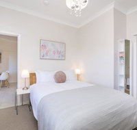 Light bright quality river views Free parking - Accommodation Tasmania