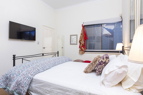 Como Executive Apartment - Accommodation Tasmania 7