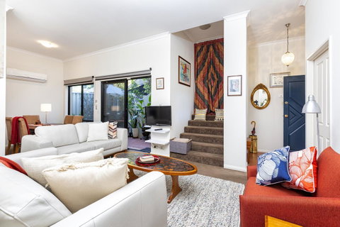 Como Executive Apartment - Accommodation Tasmania 9