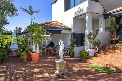 Como Executive Apartment - Accommodation Tasmania 16