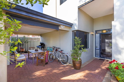 Como Executive Apartment - Accommodation Tasmania 2