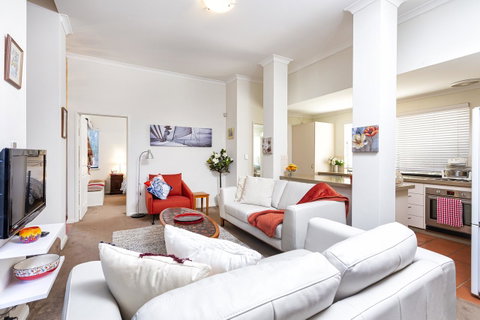 Como Executive Apartment - Accommodation Tasmania 5