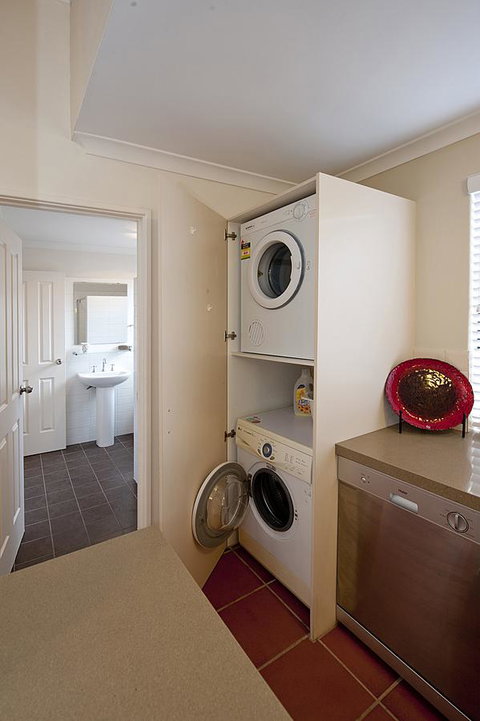 Como Executive Apartment - Accommodation Tasmania 14