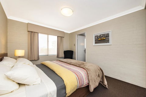 Subiaco Village 18 - Accommodation Tasmania 11