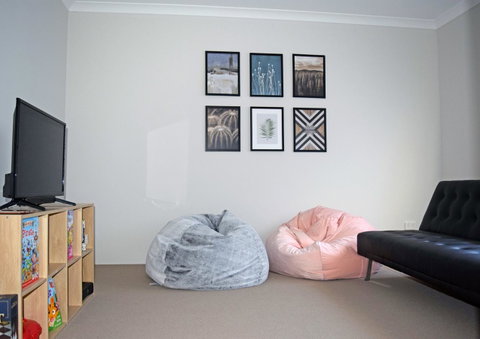 The Kingsleyâ€™s Place â€“ Piara Waters - Accommodation Tasmania 9