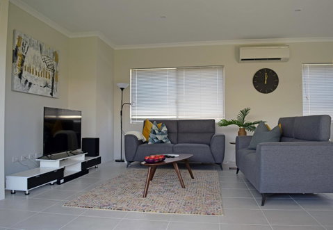 The Kingsleyâ€™s Place â€“ Piara Waters - Accommodation Tasmania 3