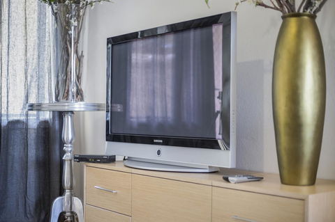 Gorgeous 26 1 Bed Designer Fitout Perfect Location - Accommodation Tasmania 3