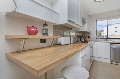 Gorgeous 26 1 Bed Designer Fitout Perfect Location - Accommodation Tasmania 16