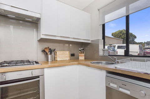 Gorgeous 26 1 Bed Designer Fitout Perfect Location - Accommodation Tasmania 9