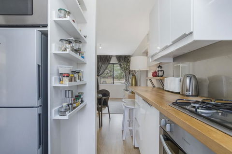 Gorgeous 26 1 Bed Designer Fitout Perfect Location - Accommodation Tasmania 7
