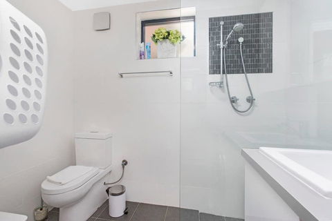 Gorgeous 26 1 Bed Designer Fitout Perfect Location - Accommodation Tasmania 42
