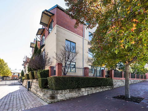 Subiaco Village 28 - Accommodation Tasmania 25