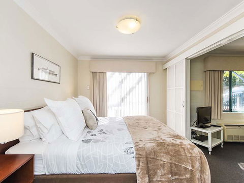 Subiaco Village 28 - Accommodation Tasmania 7