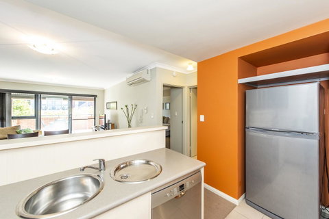 Subiaco Emporium Apartment - Accommodation Tasmania 18