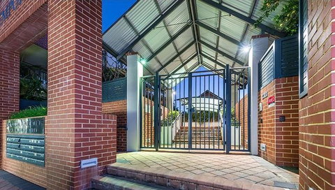 Subiaco Emporium Apartment - Accommodation Tasmania 8