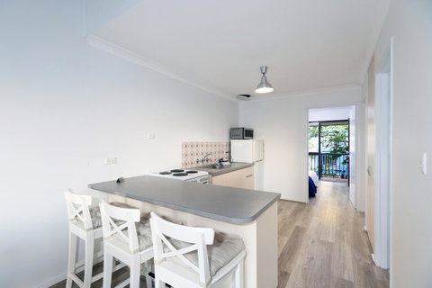 West Beach Lagoon 221 - Stylish Apartment! - Accommodation Tasmania 7