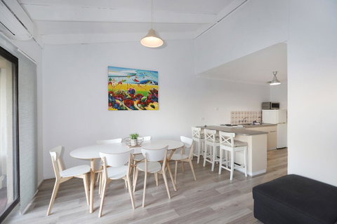West Beach Lagoon 221 - Stylish Apartment! - Accommodation Tasmania 8