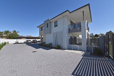 Modern Apartment Redcliffe Near Perth Airport: 0126 - Accommodation Tasmania 41