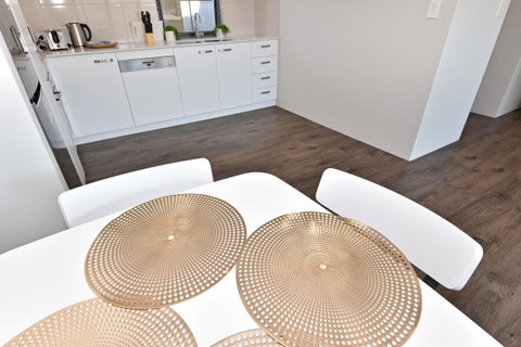 Modern Apartment Redcliffe Near Perth Airport: 0126 - Accommodation Tasmania 24