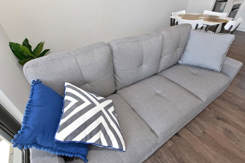 Modern Apartment Redcliffe Near Perth Airport: 0126 - Accommodation Tasmania 17