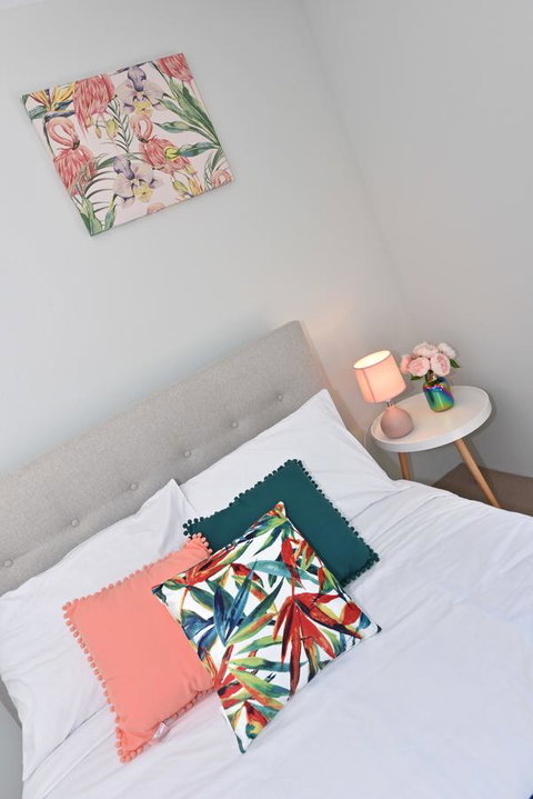 Modern Apartment Redcliffe Near Perth Airport: 0126 - Accommodation Tasmania 11