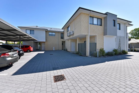 Modern Apartment Redcliffe Near Perth Airport: 0126 - Accommodation Tasmania 40