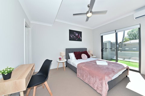 Modern Apartment Redcliffe Near Perth Airport: 0126 - Accommodation Tasmania 3